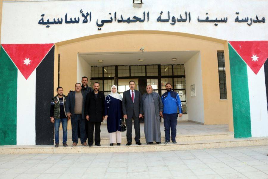 وزير التربية والتعليم يشارك طلبة مدرسة عين الباشا الثانوية للبنين فعاليات الطابور الصباحي