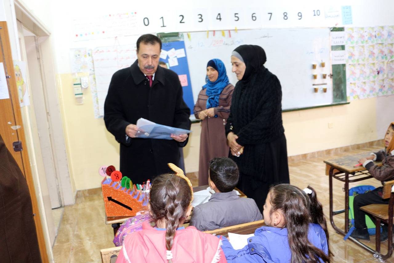 وزير التربية والتعليم يشارك طلبة مدرسة عين الباشا الثانوية للبنين فعاليات الطابور الصباحي