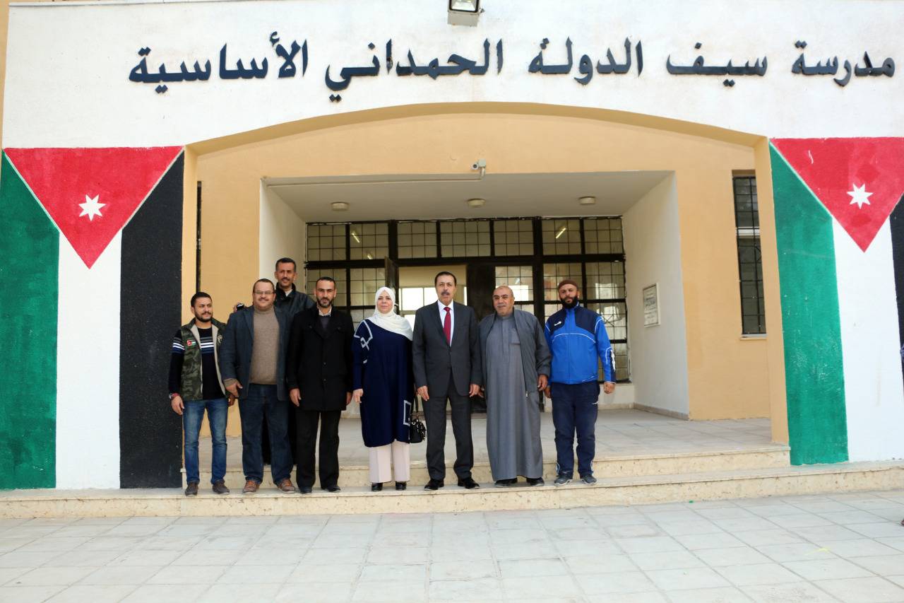 وزير التربية والتعليم يشارك طلبة مدرسة عين الباشا الثانوية للبنين فعاليات الطابور الصباحي
