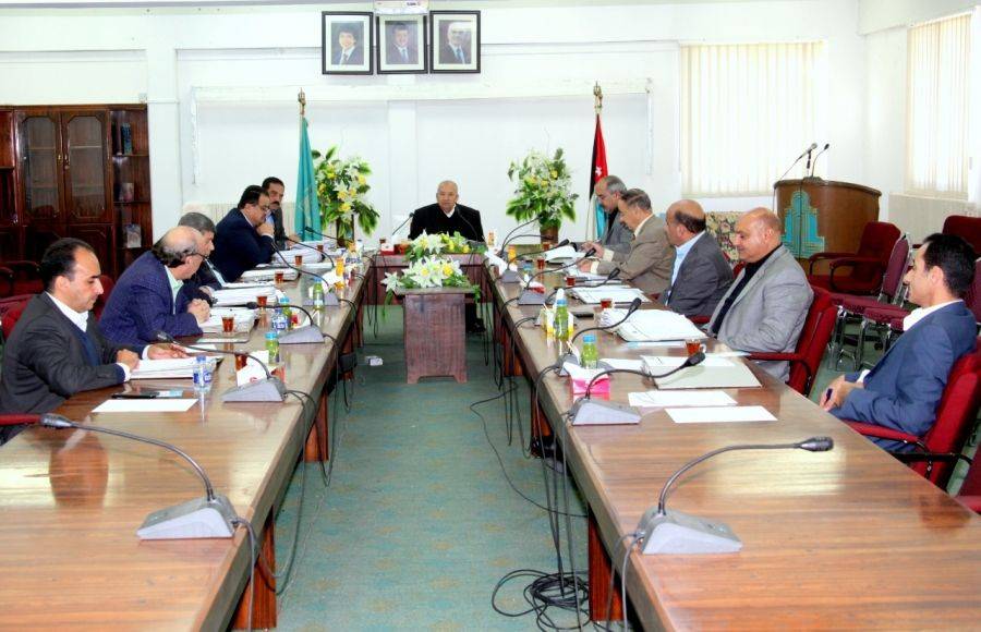 مجلس أمناء جامعة آل البيت يعقد اجتماعاً لمناقشة العديد من المواضيع لتطوير الجامعة
