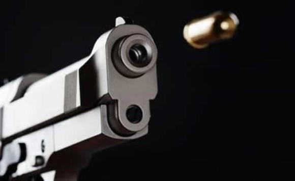 مجهول يطلق النار على اخر ويلوذ بالفرار في منطقة عين الباشا