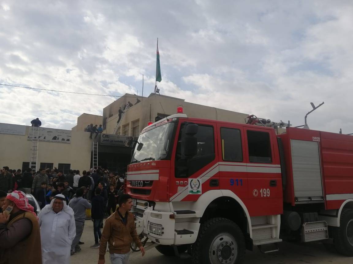 تعرض (27) شخص لضيق بالتنفس بحريق مدرسة في الرمثا