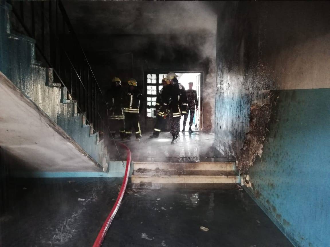 تعرض (27) شخص لضيق بالتنفس بحريق مدرسة في الرمثا