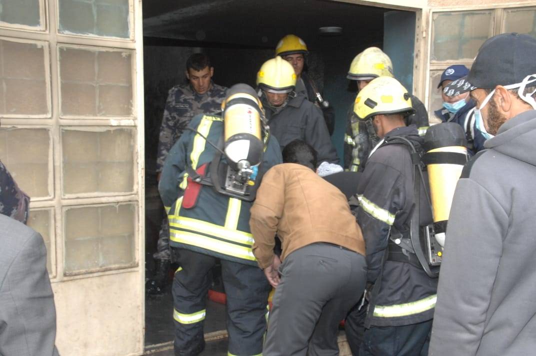 تعرض (27) شخص لضيق بالتنفس بحريق مدرسة في الرمثا