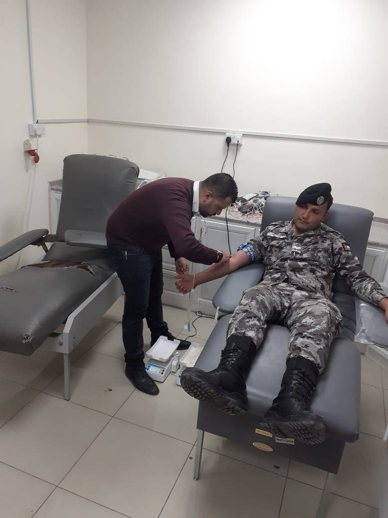 قوات الدرك تنفذ حملة للتبرع بالدم لمستشفى معان الحكومي