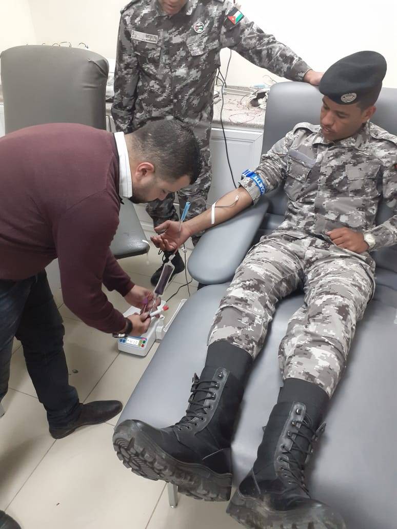 قوات الدرك تنفذ حملة للتبرع بالدم لمستشفى معان الحكومي