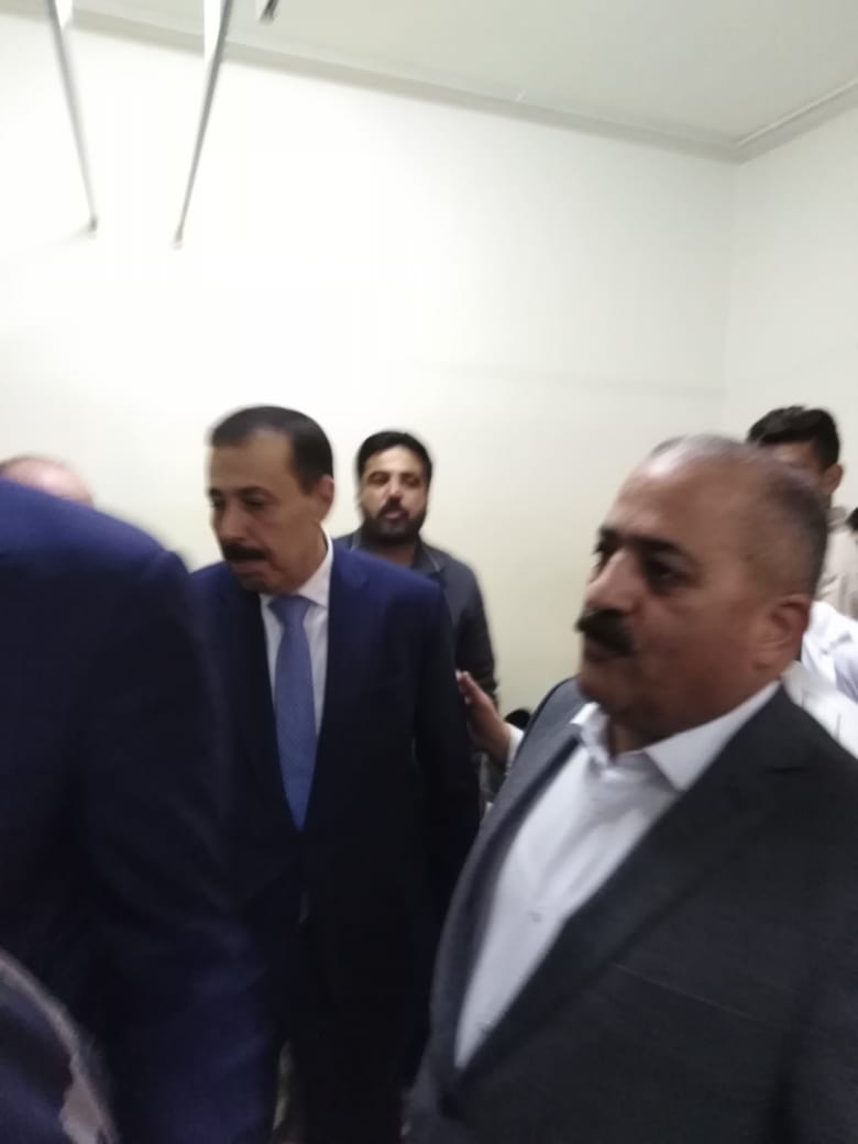 وزير التربية والتعليم يطمئن على مصابي مدرسة الرمثا التي تعرضت للحريق صباح اليوم