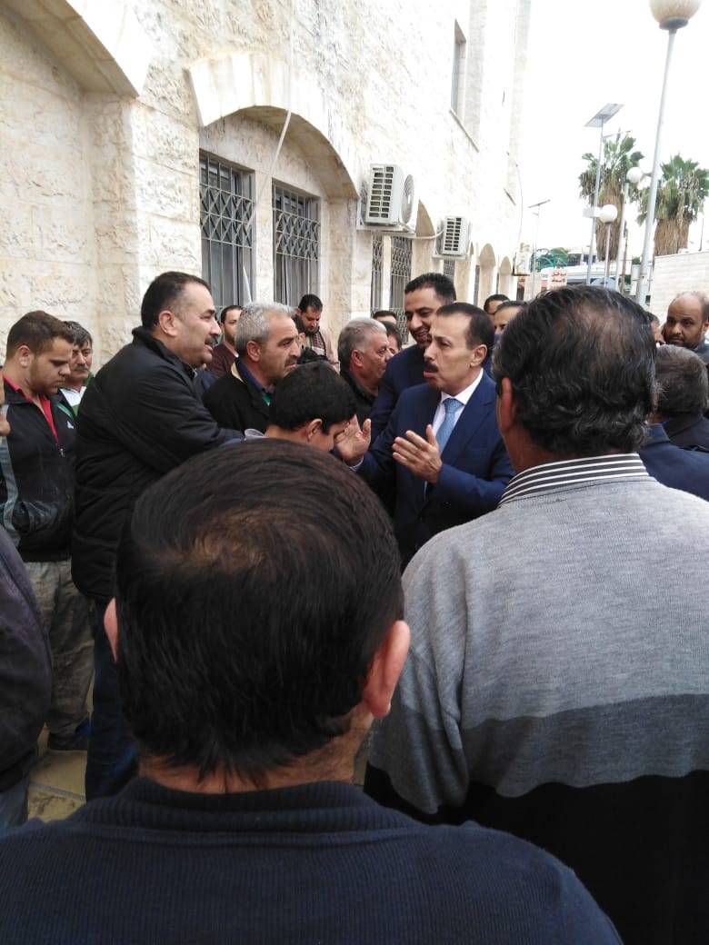 وزير التربية والتعليم يطمئن على مصابي مدرسة الرمثا التي تعرضت للحريق صباح اليوم