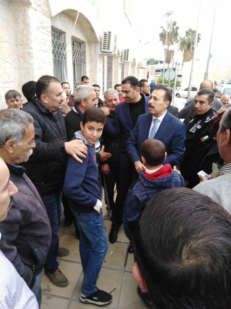 وزير التربية والتعليم يطمئن على مصابي مدرسة الرمثا التي تعرضت للحريق صباح اليوم