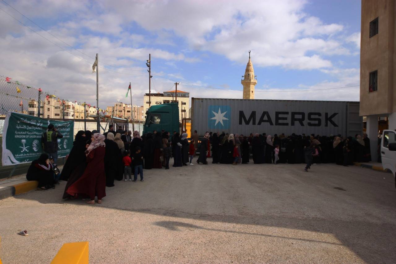 مركز الملك سلمان يوزع أطقم الأواني المنزلية على اكثر من 1.4 الف اسرة سورية في محافظتي المفرق واربد