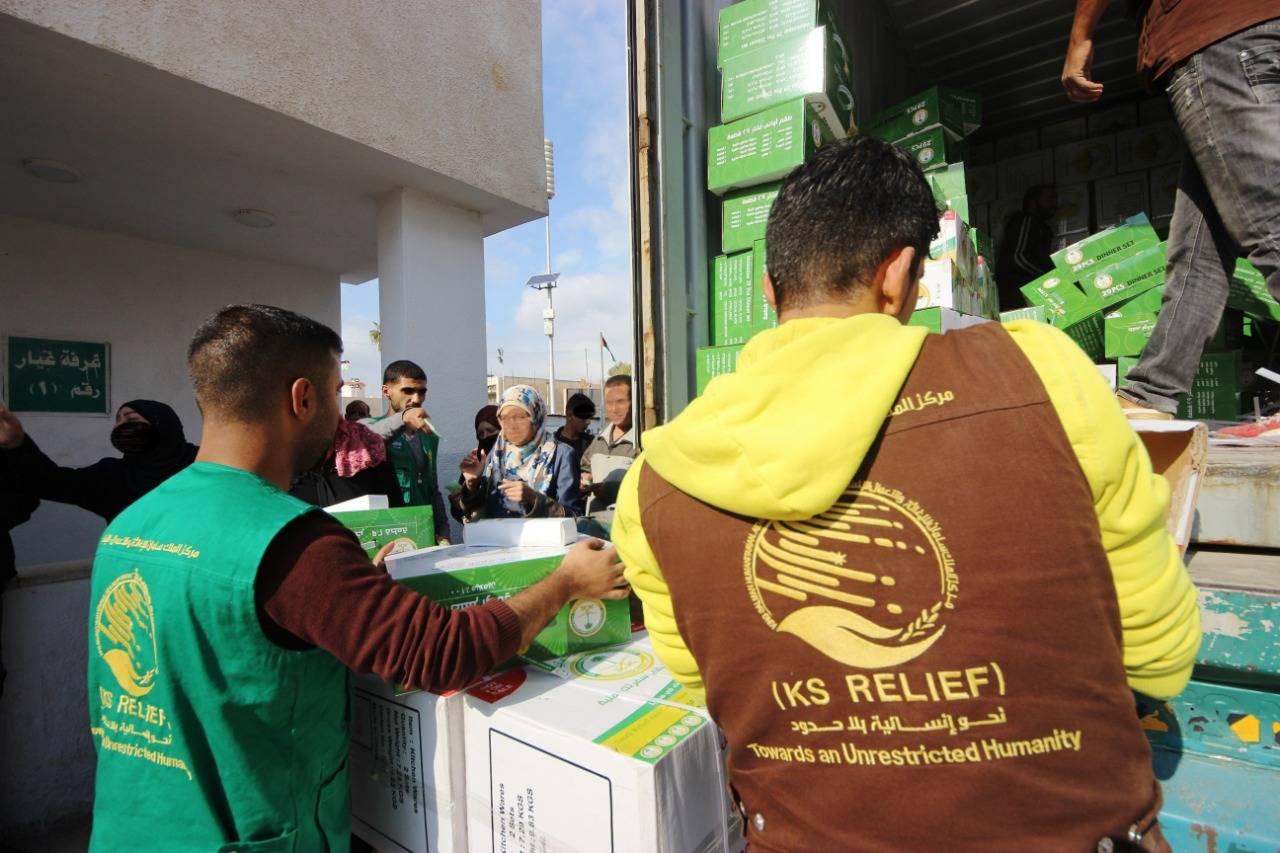 مركز الملك سلمان يوزع أطقم الأواني المنزلية على اكثر من 1.4 الف اسرة سورية في محافظتي المفرق واربد