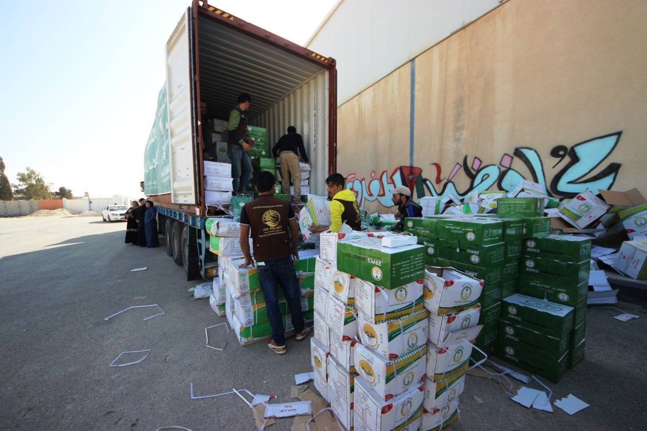 مركز الملك سلمان يوزع أطقم الأواني المنزلية على اكثر من 1.4 الف اسرة سورية في محافظتي المفرق واربد