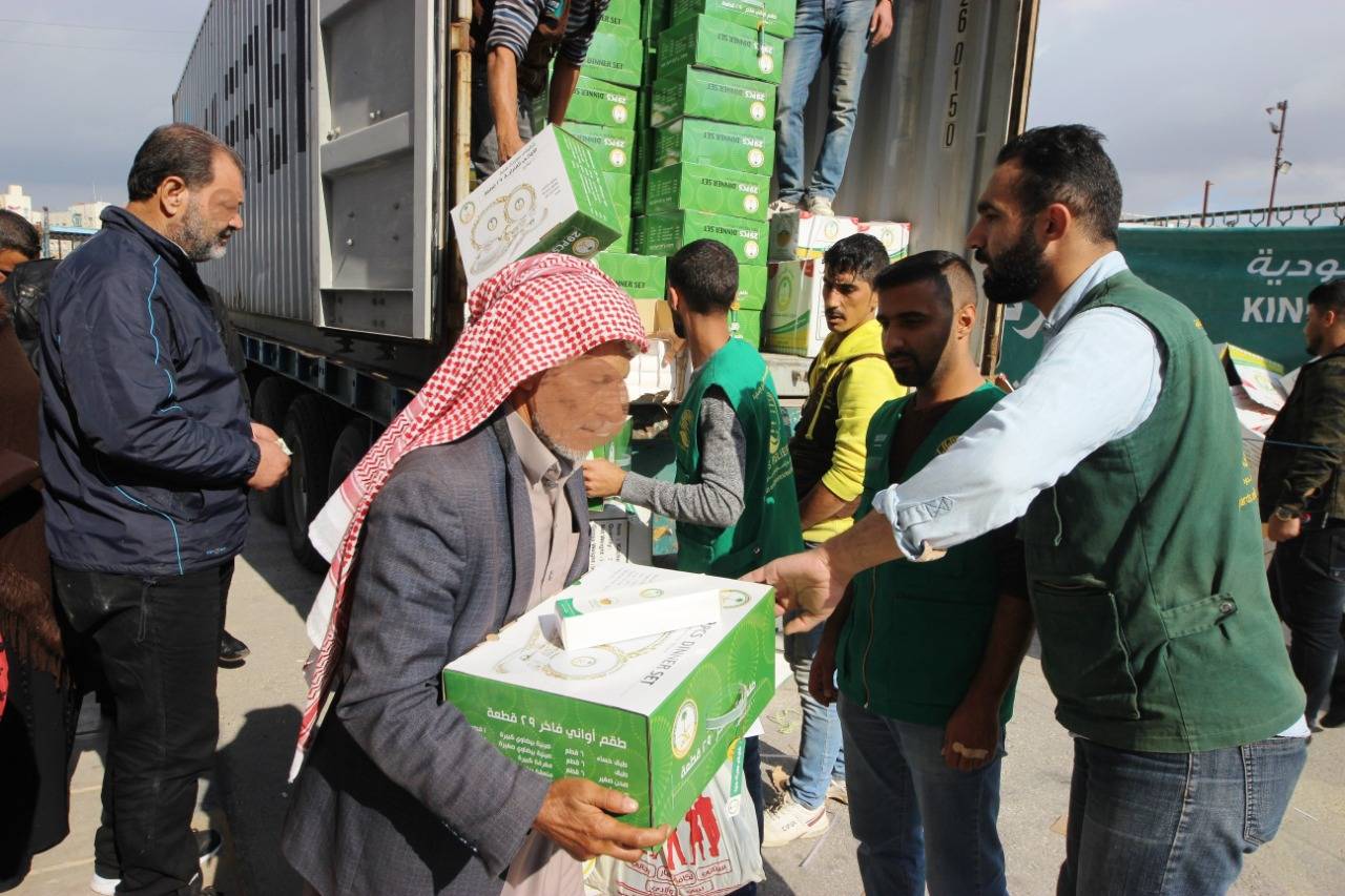 مركز الملك سلمان يوزع أطقم الأواني المنزلية على اكثر من 1.4 الف اسرة سورية في محافظتي المفرق واربد