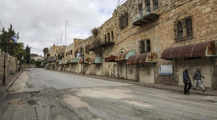 للتنديد بالهجمة الاستيطانية .. اضراب شامل في الخليل