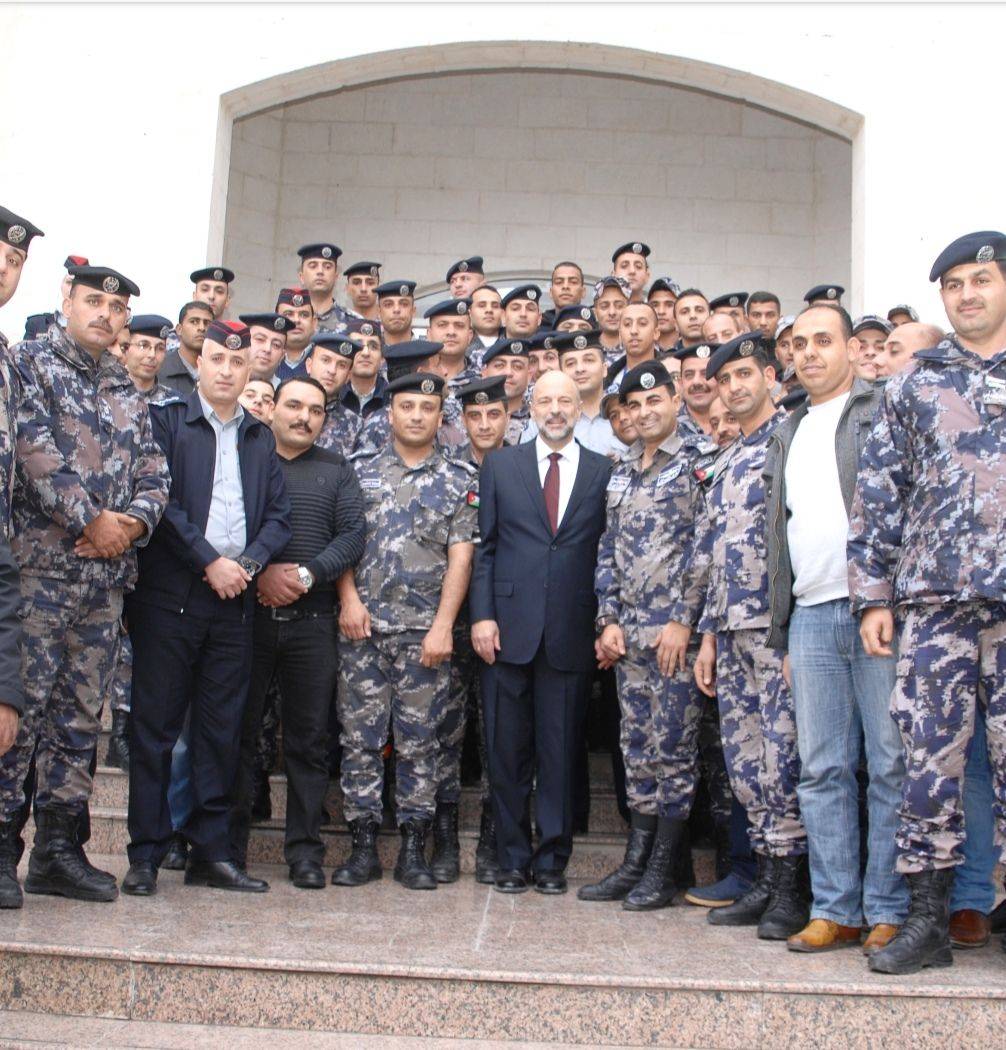 بالصور .. رئيس الوزراء يزور مديرية دفاع مدني شرق اربد