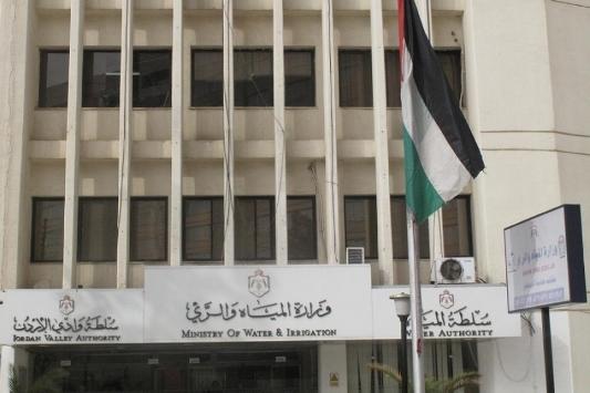 المياه توضح أسباب عكورة المياه وتدعو المواطنين لتفهم الظروف