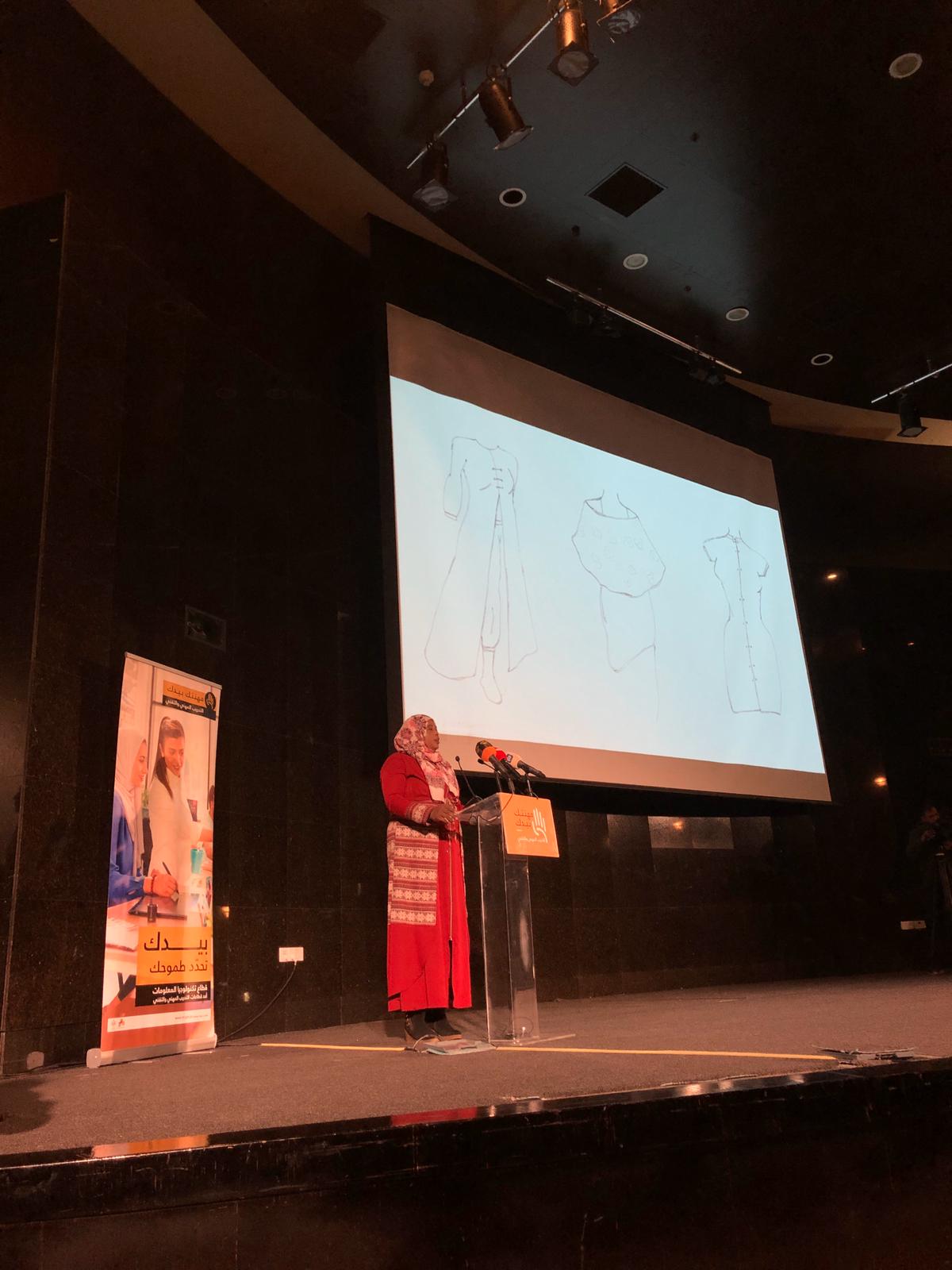 العمل تطلق حملة مهنتك بيدك