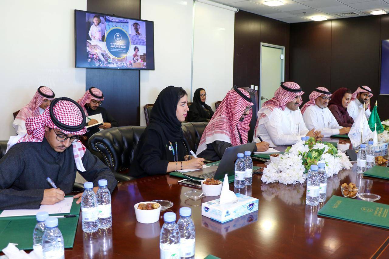 السفير «آل جابر» يلتقي وفد منظمة أطباء بلا حدود