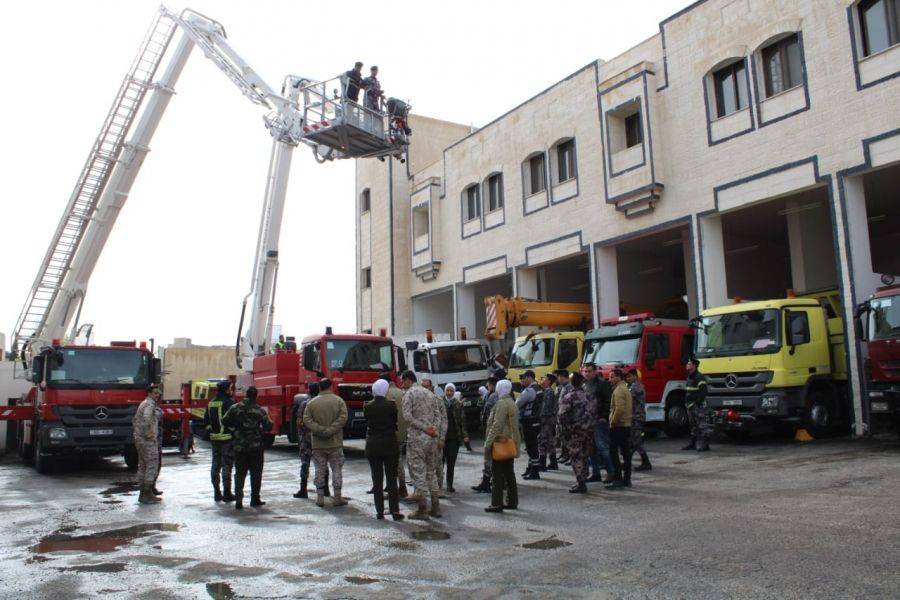 وفد من الخدمات الطبية الملكية يزور مديرية دفاع مدني غرب عمان
