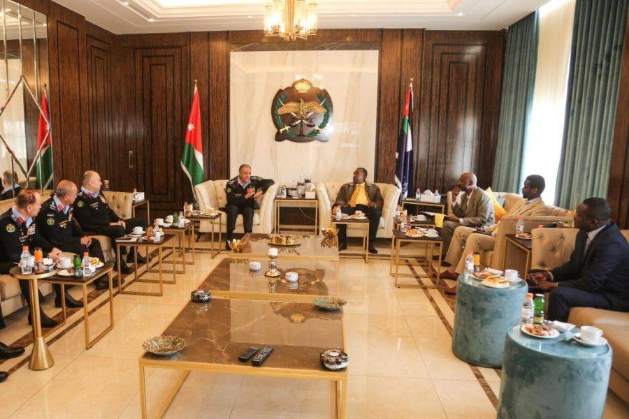 مدير الأمن العام بالإنابة يلتقي وفد من رئاسة قوات الشرطة السودانية