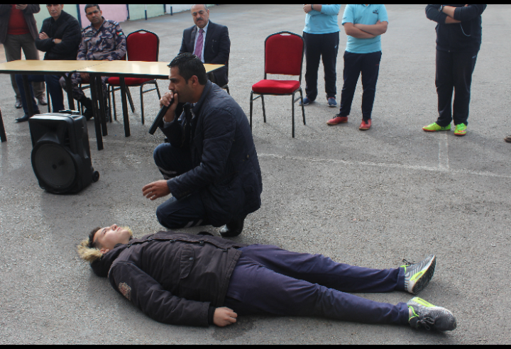 الدفاع المدني يقدم دورة متخصصة في الإسعافات الأولية وإطفاء الحرائق بمدارس النظم الحديثة