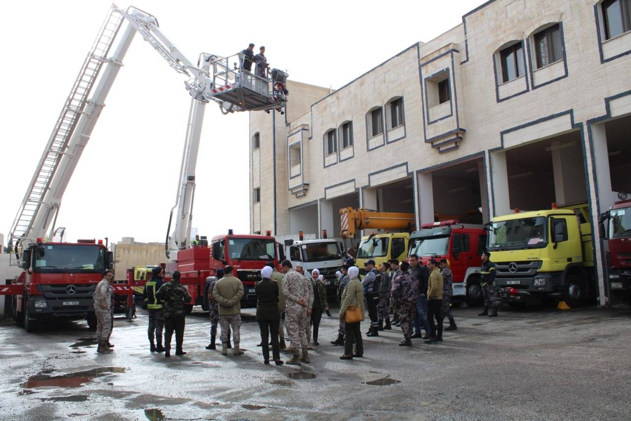وفد من الخدمات الطبية الملكية يزور مديرية دفاع مدني غرب عمان