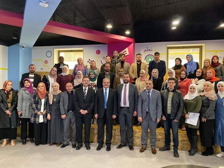 تخريج دفعة من متدربي دورة بناء الشخصية والصيدلانيات لطلبة جامعة جدارا في الجامعة الهاشمية