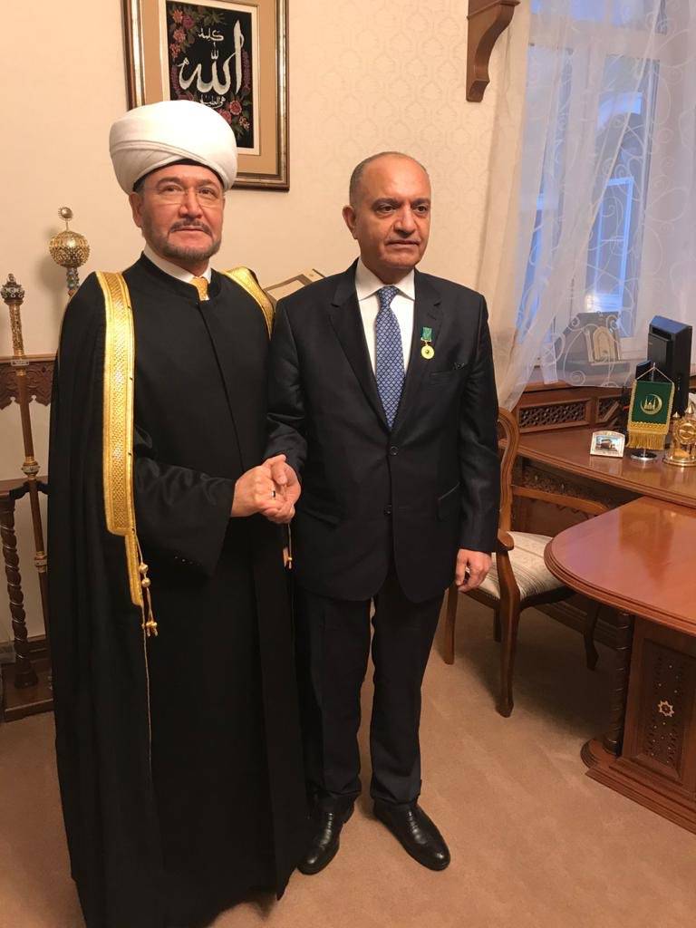 وزير الإعلام العضايلة يحصل على وسام الوحدة الروحية الروسي