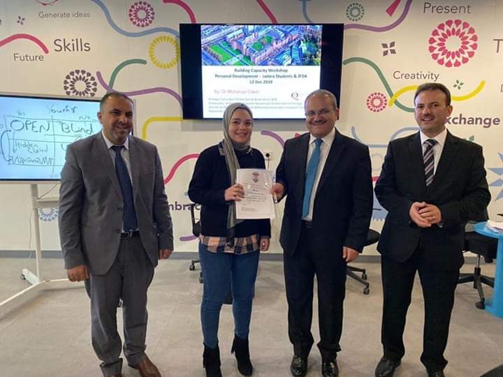 تخريج دفعة من متدربي دورة بناء الشخصية والصيدلانيات لطلبة جامعة جدارا في الجامعة الهاشمية