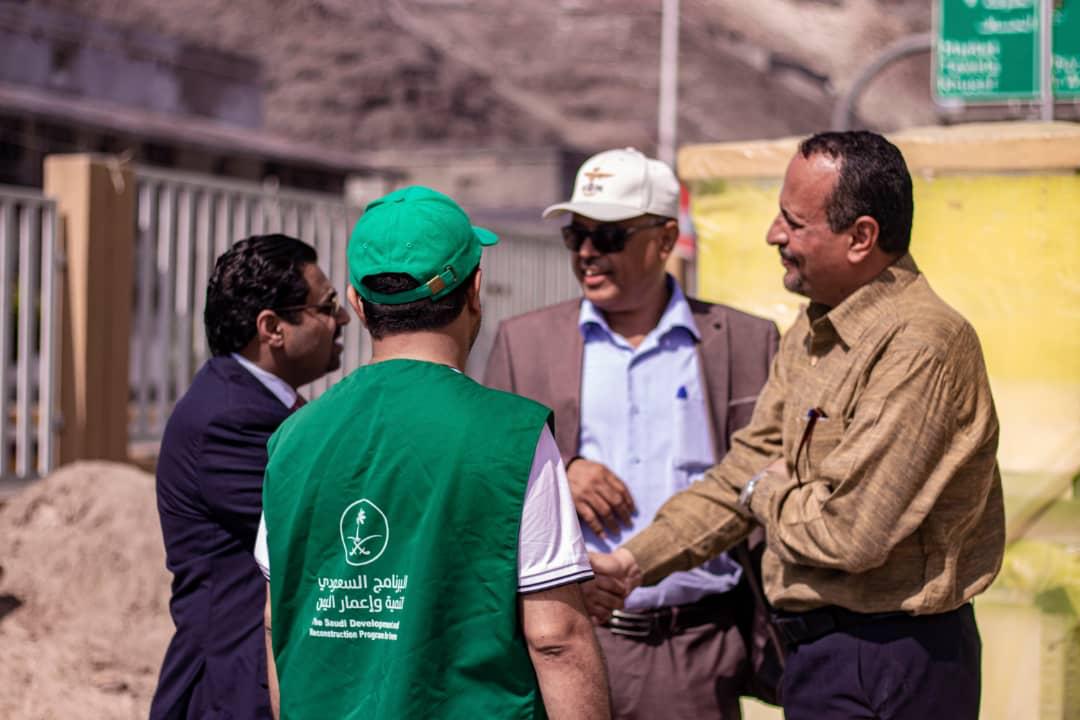 مستشفى عدن العام يتسلم معدات وأجهزة طبيّة بدعم سعودي