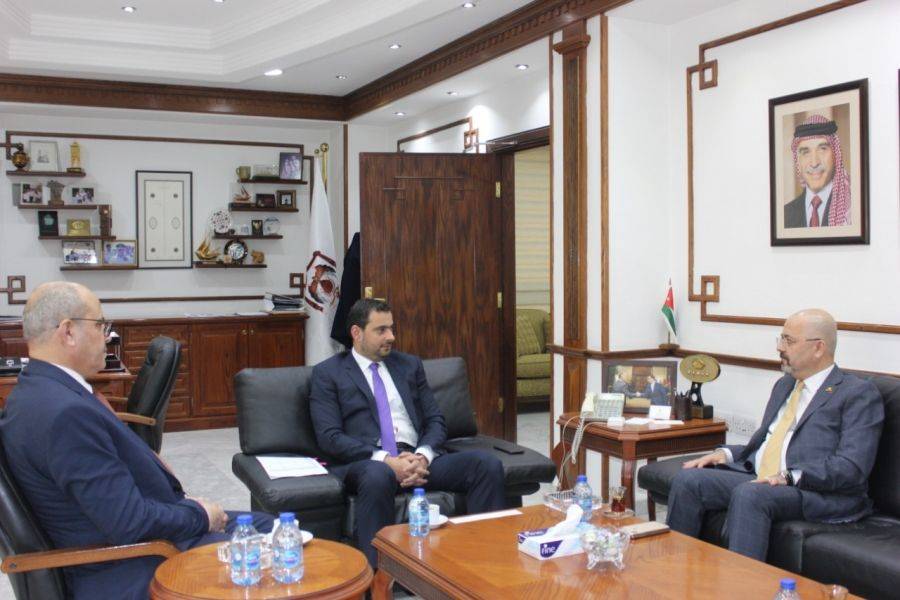 السفير العذاري ومعالي وزير الصناعة والتجارة والتموين يبحثان دعم النشاط التجاري بين البلدين