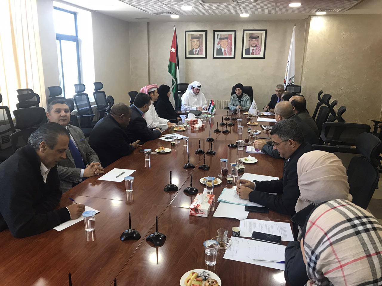 اسحاقات تلتقي وفدا قطريا  