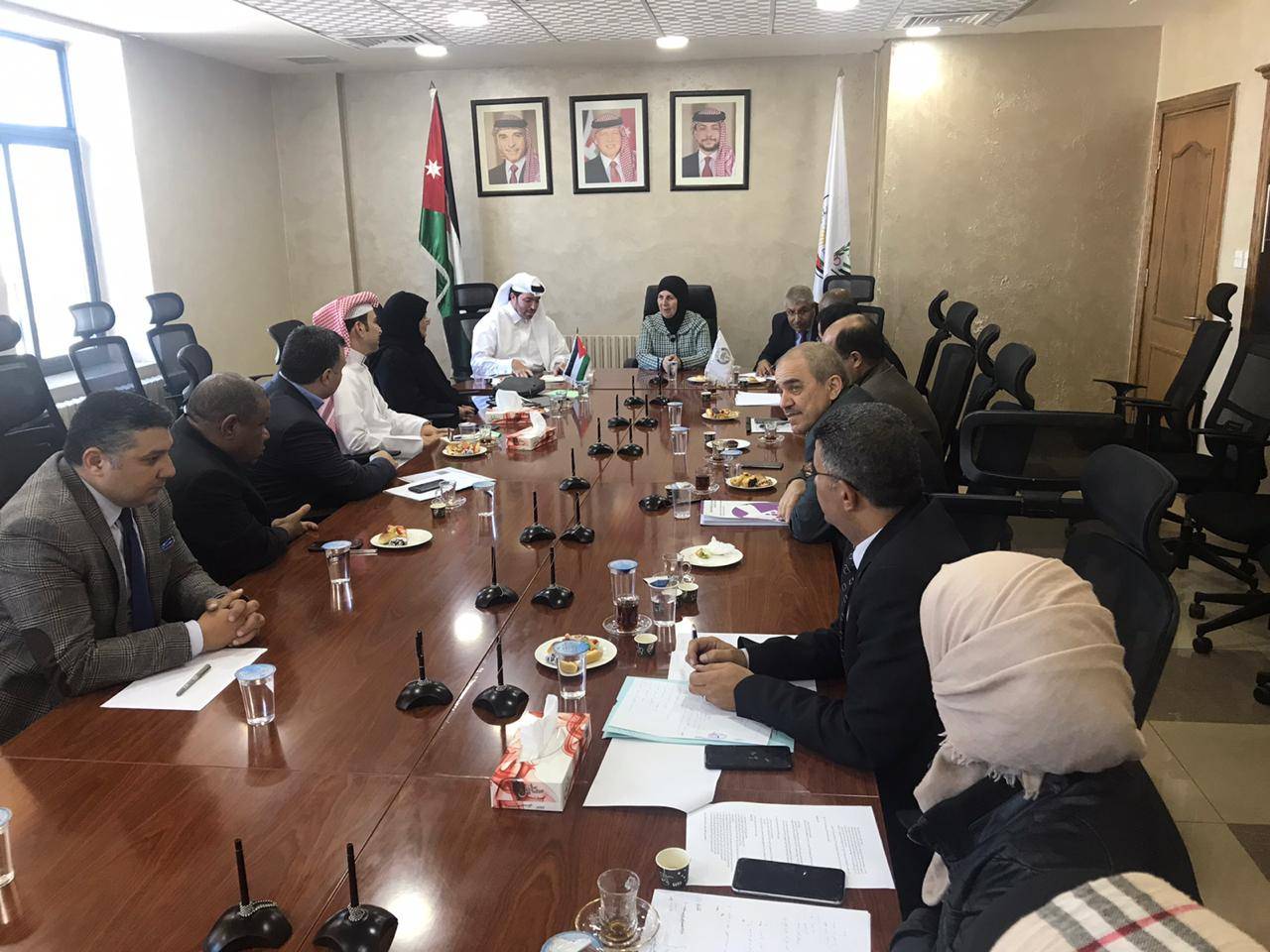 اسحاقات تلتقي وفدا قطريا  