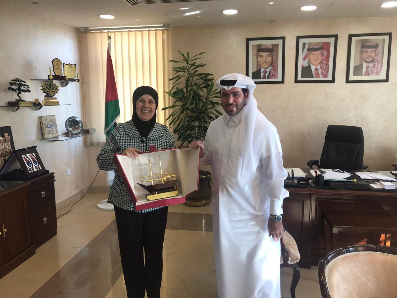 اسحاقات تلتقي وفدا قطريا  