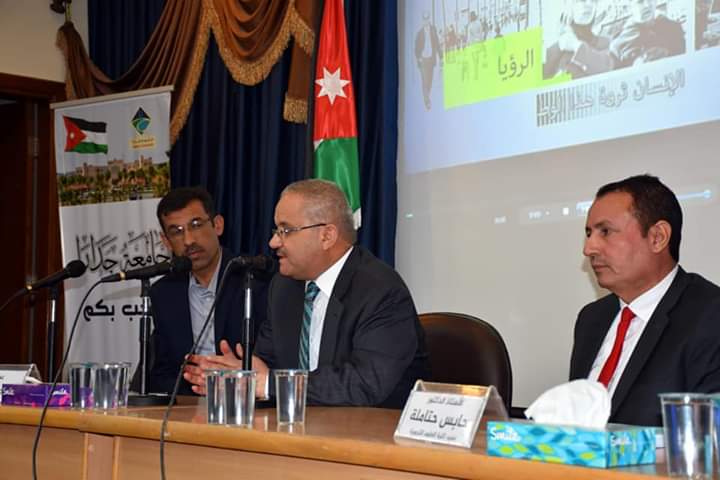 برعاية رئيس الجامعة .. الحراحشة يحاضر بجامعة جدارا عن العنف الأسري