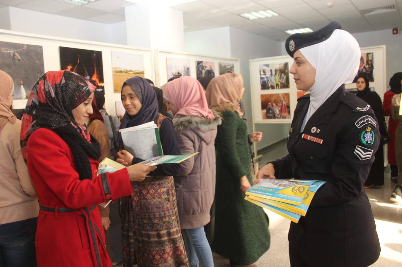 افتتاح معرض صور للدفاع المدني في معان