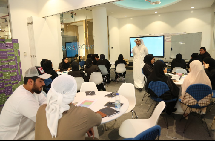 رًوّاد الشارقة تنظم ورشة تعریفیة للطلبة المشاركین في مبادرة نجوم الأعمال