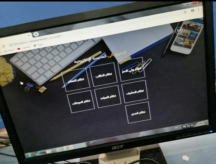 طلبة مدارس النظم وعلى اختلاف مراحلهم يؤدون امتحاناتهم إلكترونيًا  .. صور