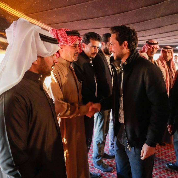 ولي العهد يلتقي مجموعة من أبناء البادية الشمالية