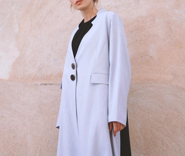 عبائات ملونة من أناتومي   anatomi  بتطريز أنثوي و حديث.