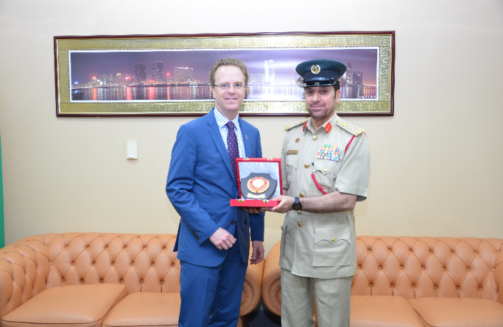 المؤسسات العقابیة والاصلاحیة في دبي تستقبل وفداً كندیاً