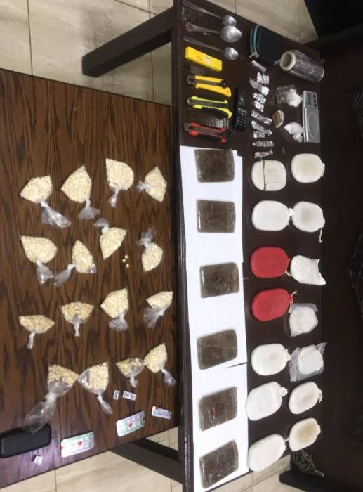 ضبط كميات كبيرة من المواد المخدرة بمداهمات لادارة مكافحة المخدرات لمروجين للمواد المخدرة في محافظتي العاصمة والبلقاء