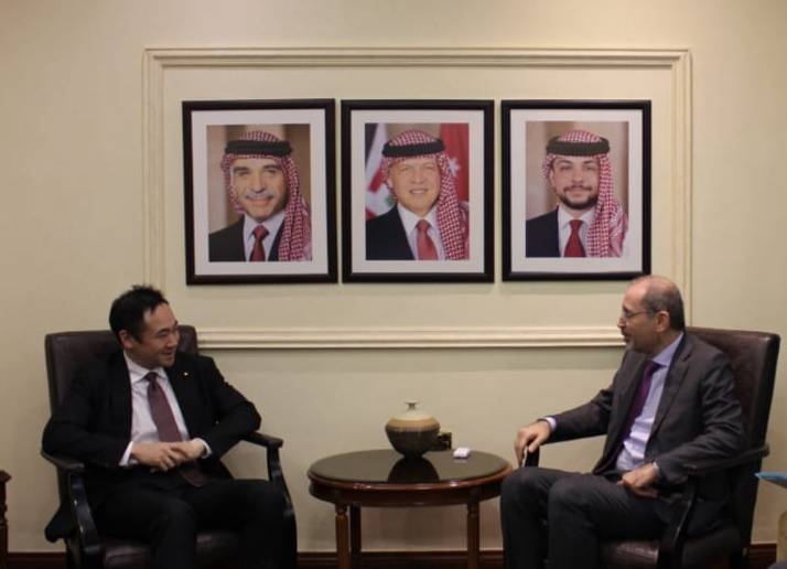 وزير الخارجية يستقبل وزير الدولة الياباني للشؤون الخارجية