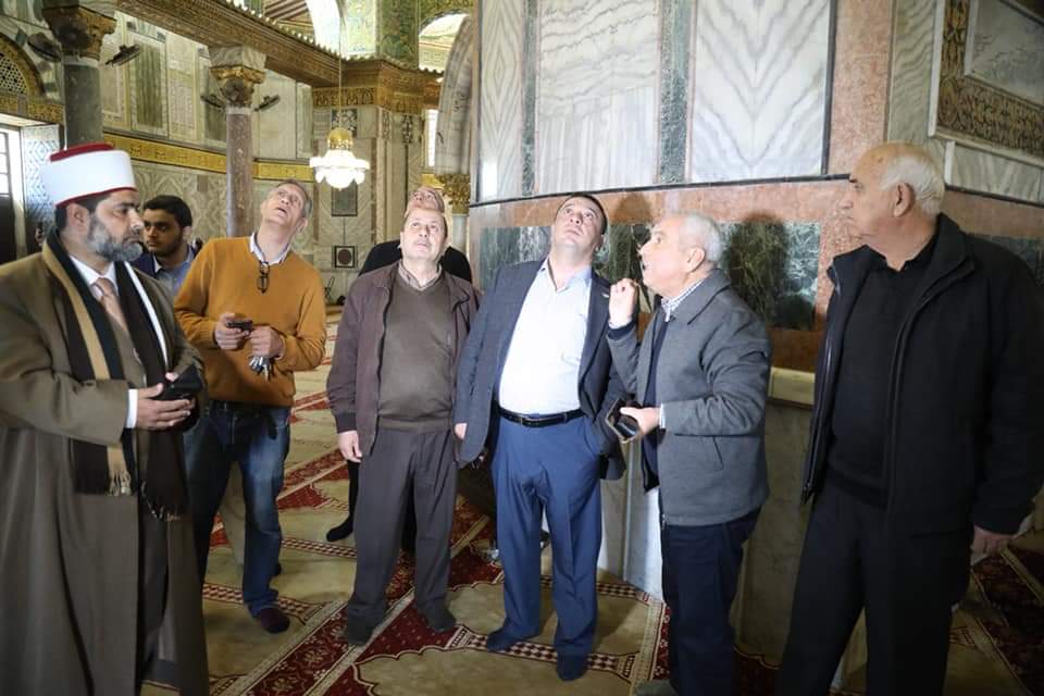 الداوود ينقل تحيّات الملك لموظفي أوقاف القدس