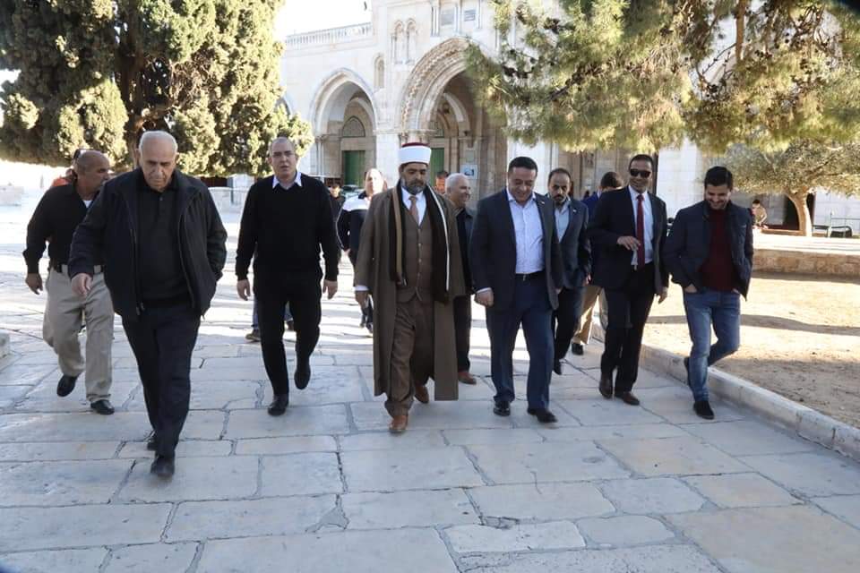 الداوود ينقل تحيّات الملك لموظفي أوقاف القدس