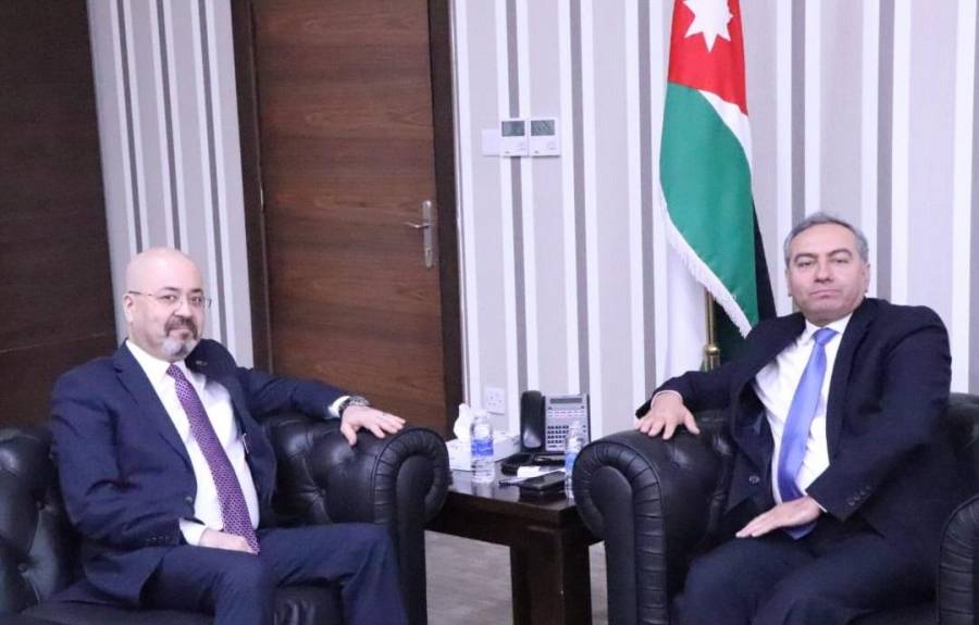 السفير العذاري يزور وزير الشباب الأردني لبحث التعاون الثنائي بين البلدين