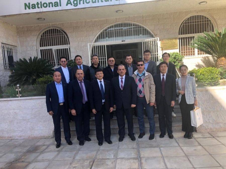 مركز نقل التكنولوجيا الصيني العربي يزور الوطني للبحوث الزراعية