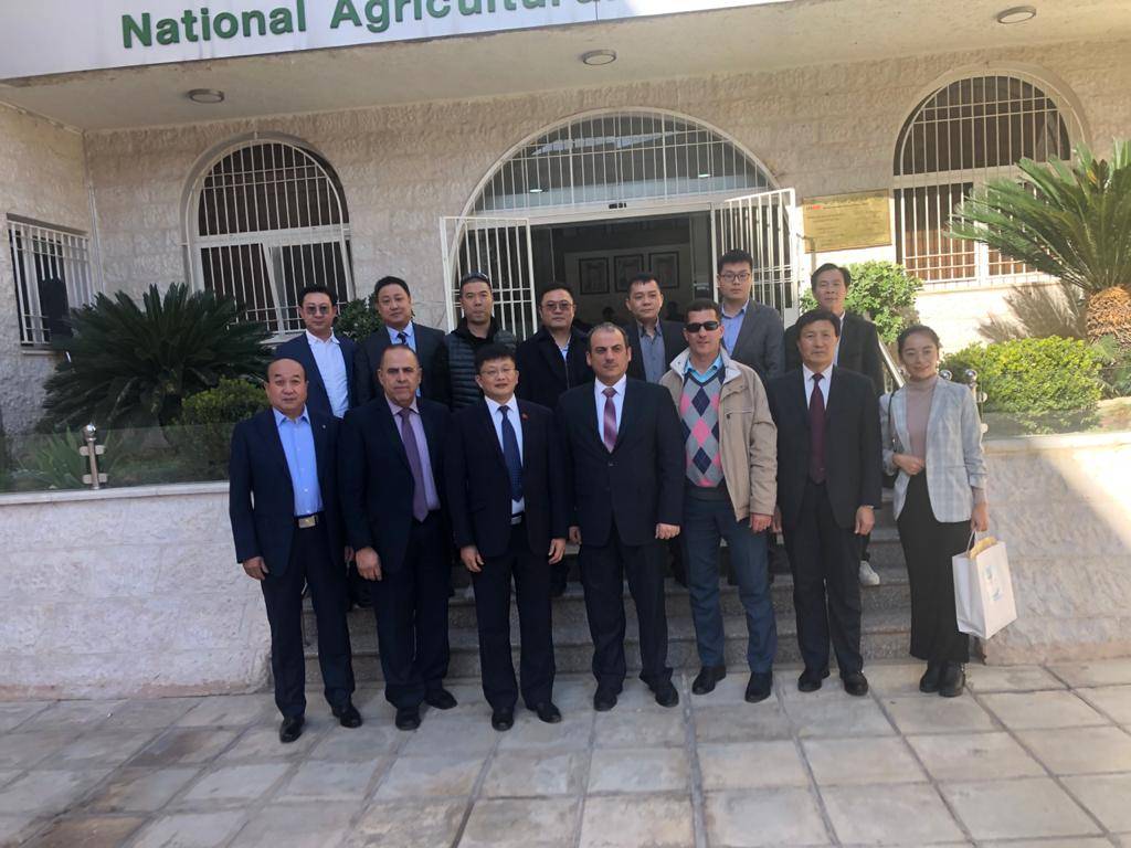 مركز نقل التكنولوجيا الصيني العربي يزور الوطني للبحوث الزراعية