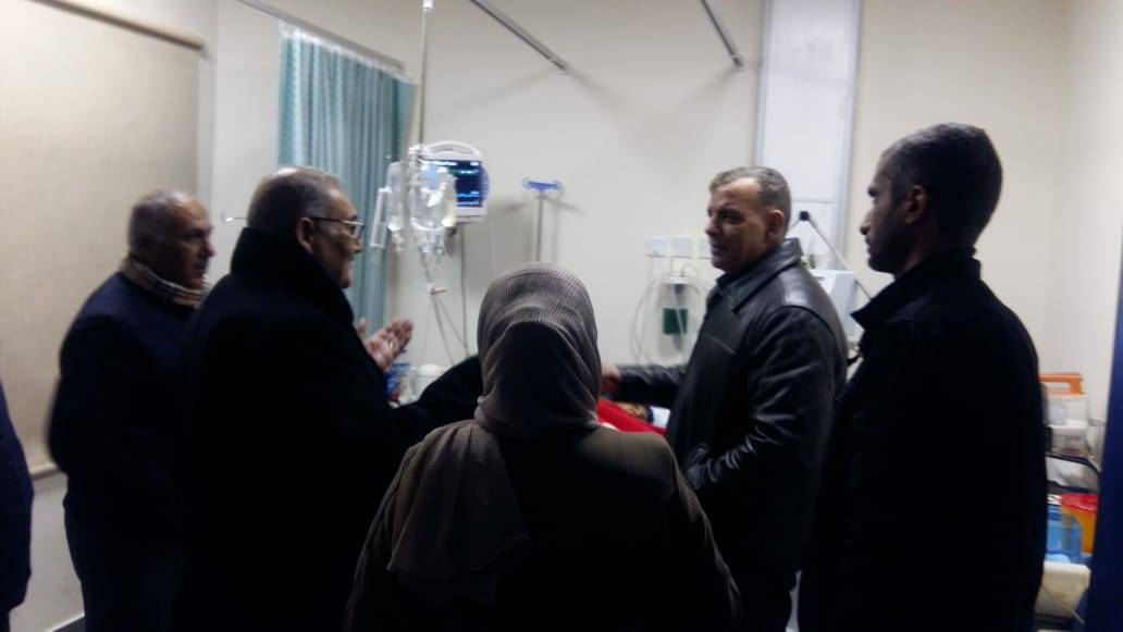 ضمن سلسلة جولاته الميدانية .. وزير الصحة يقوم بزيارة مفاجئة لمستشفى النديم الحكومي 