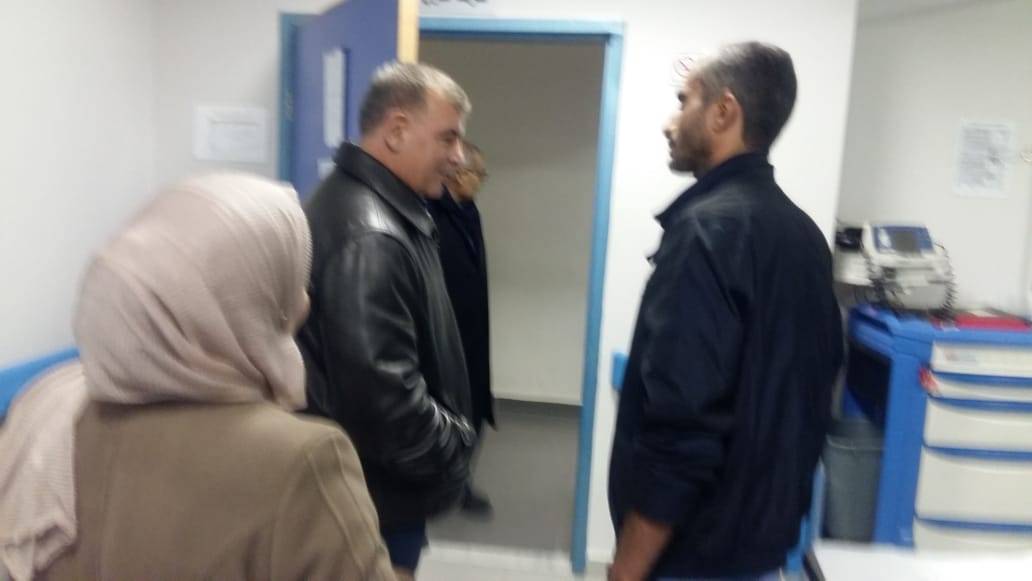 ضمن سلسلة جولاته الميدانية .. وزير الصحة يقوم بزيارة مفاجئة لمستشفى النديم الحكومي 